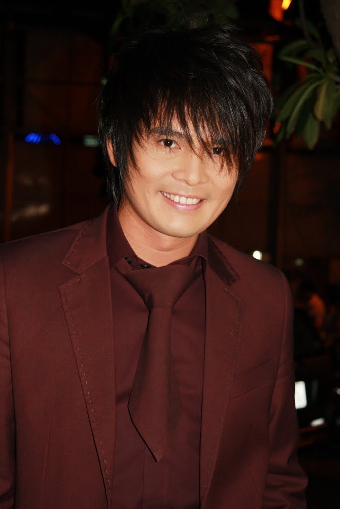 Được đông đảo bà con miền Tây yêu mến giọng ca ngọt ngào, ca sĩ Lâm Hùng được khán giả ở đây yêu thương dành tặng anh biệt danh “Đệ nhất miền Tây”. Sau hơn 10 năm theo đuổi sự nghiệp ca hát, Lâm Hùng đã tạo dựng cho mình một số “vốn” kha khá là các bài hit, các album, các live show dành tặng khán giả tại đây.