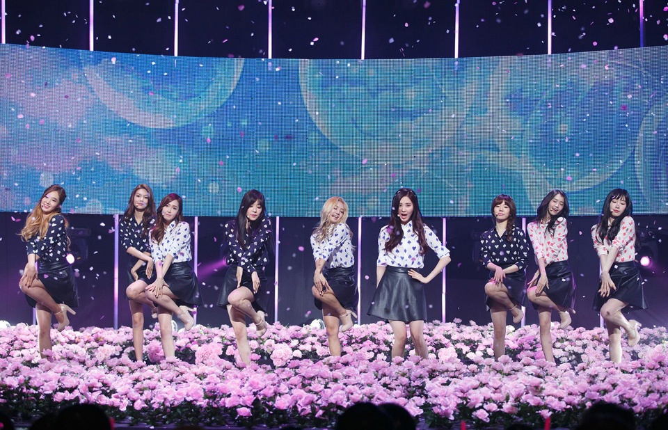 Năm qua, SNSD đã phát hành mini album Mr.Mr. và MV cùng tên. Dù gặp nhiều scandal trong năm 2014, thế nhưng, nhóm vẫn gặt hái được rất nhiều thành công. Trong cuộc bình chọn, SNSD đứng thứ 2 sau IU với 12,4%.