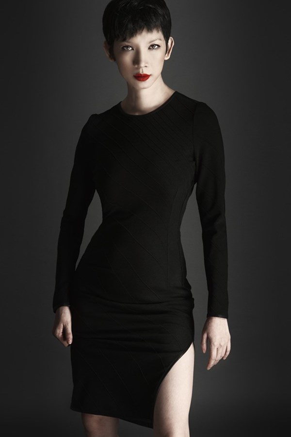 Sau khi sinh, cựu mẫu nhanh chóng lấy lại vóc dáng thon gọn ngày nào.