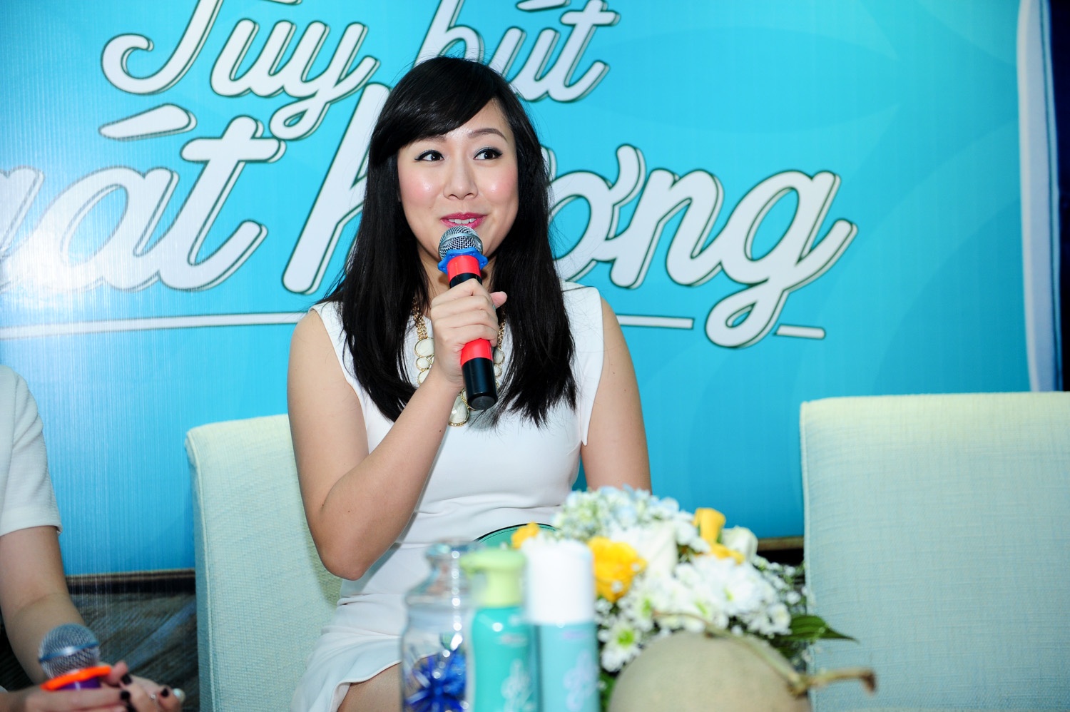 Ngo Phuong Lan mum mim sau khi ket hon cung chong Tay hinh anh