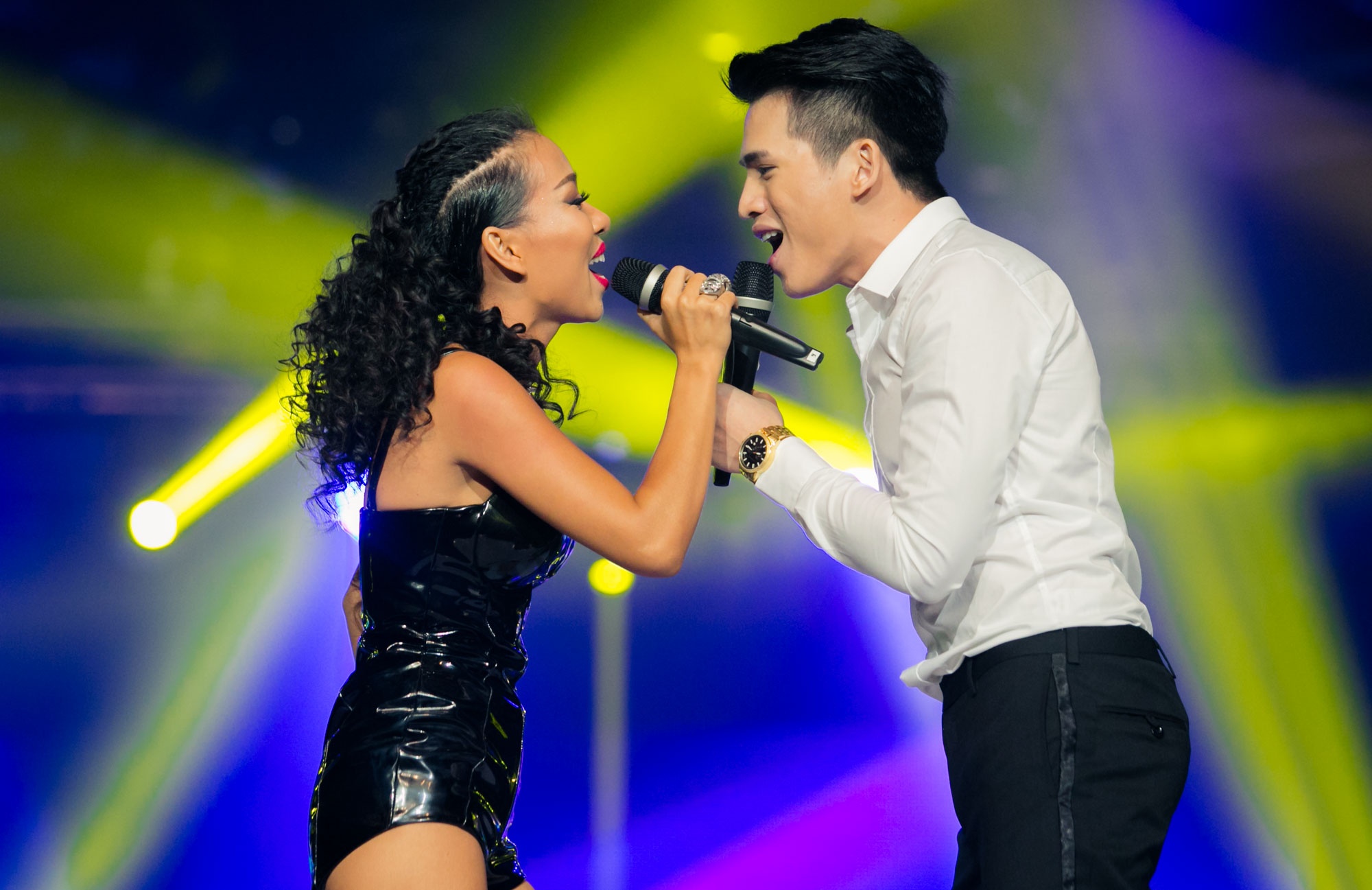 Mặc dù chơi khá thân nhưng chỉ đến liveshow Tôi Tỏa Sáng, Thảo Trang và Quốc Thiên mới có dịp song ca với nhau. Ca khúc hát đôi đầu tiên của cả hai là Khi tình yêu phai màu 