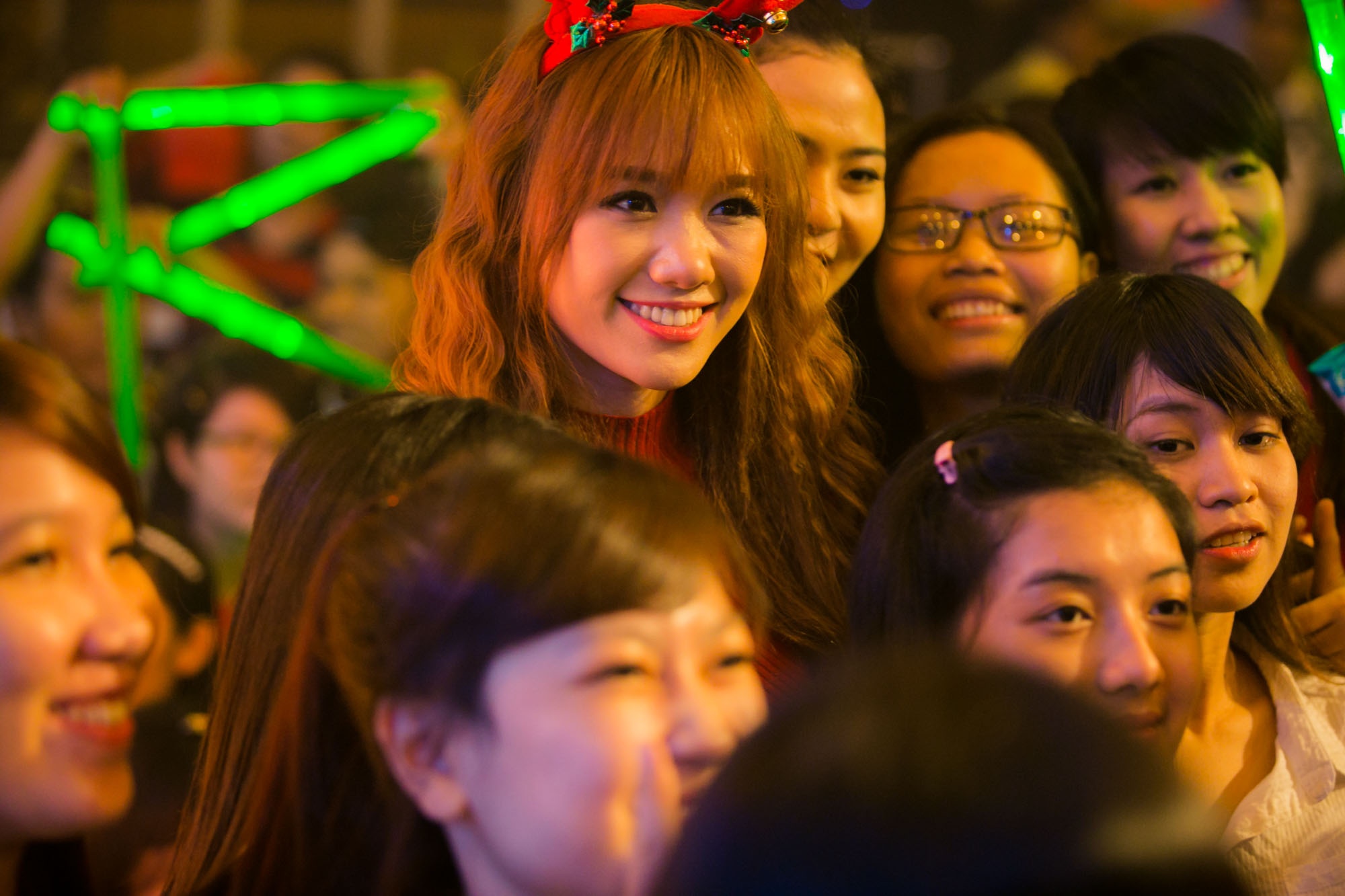 Fan vay kin Hari Won o hau truong hinh anh