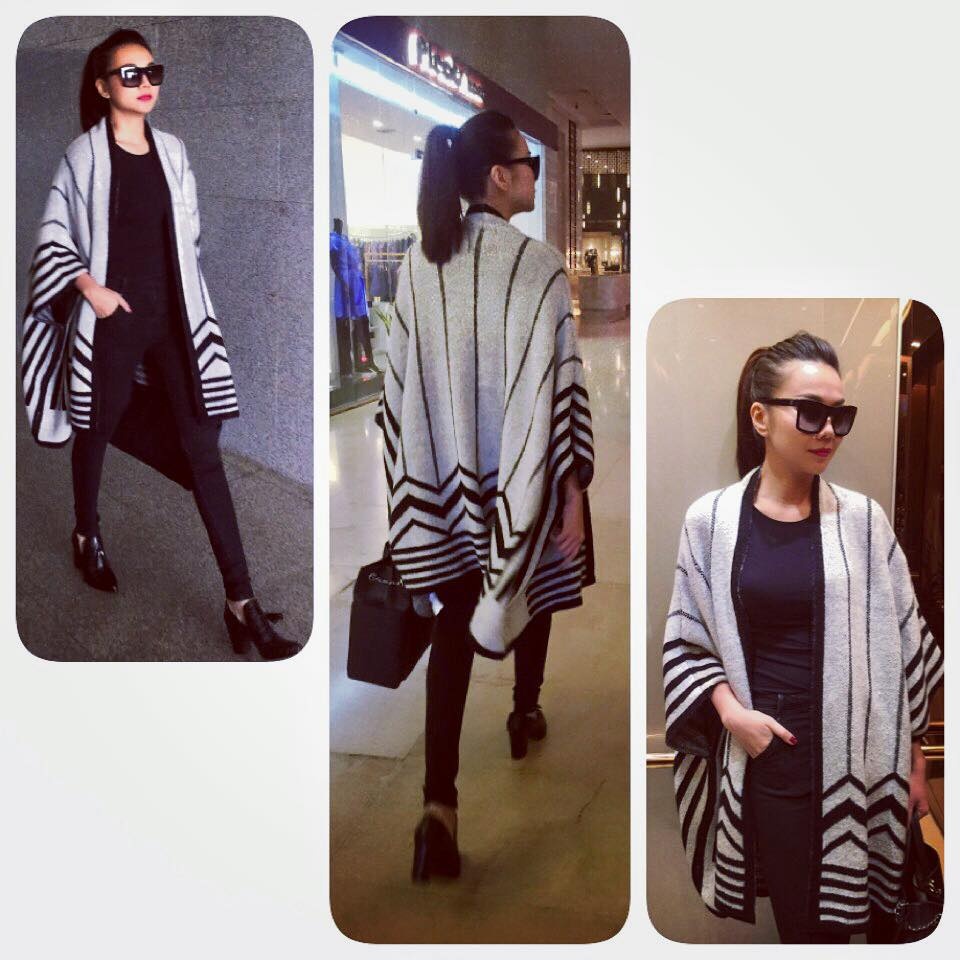 Đời thường Thanh Hằng thường lựa chọn trang phục đơn giản như áo sơ mi, quần jeans, giày bệt tiện dụng. 