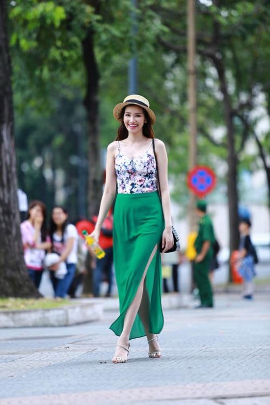 Trúc Diễm nghiêng về phong cách nữ tính, dịu dàng và thanh lịch. 