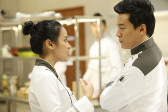 Trong phim truyền hình Bếp hát Lam Trường chưa làm bật lên được sự lạnh lùng trong tính cách của nhân vật. Diễn xuất của anh vẫn ngập ngừng như thuở mới bước chân vào nghề diễn. Mặt khác, Lam Trường còn mắc lỗi thể hiện thoại nhanh, không rõ từ. Khán giả nhiều lần phải “căng tai” nhưng vẫn không nghe trọn vẹn một câu thoại của anh.