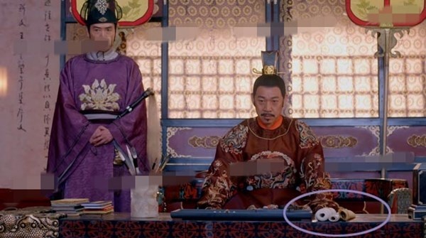 Những quyển sách trên bàn của hoàng đế Lý Thế Dân (Trương Phong Nghị)...