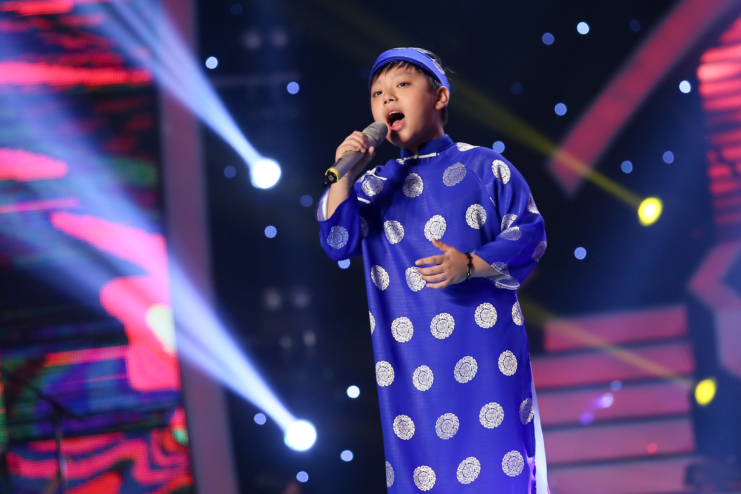 Cậu bé Lý Vĩnh Hòa.