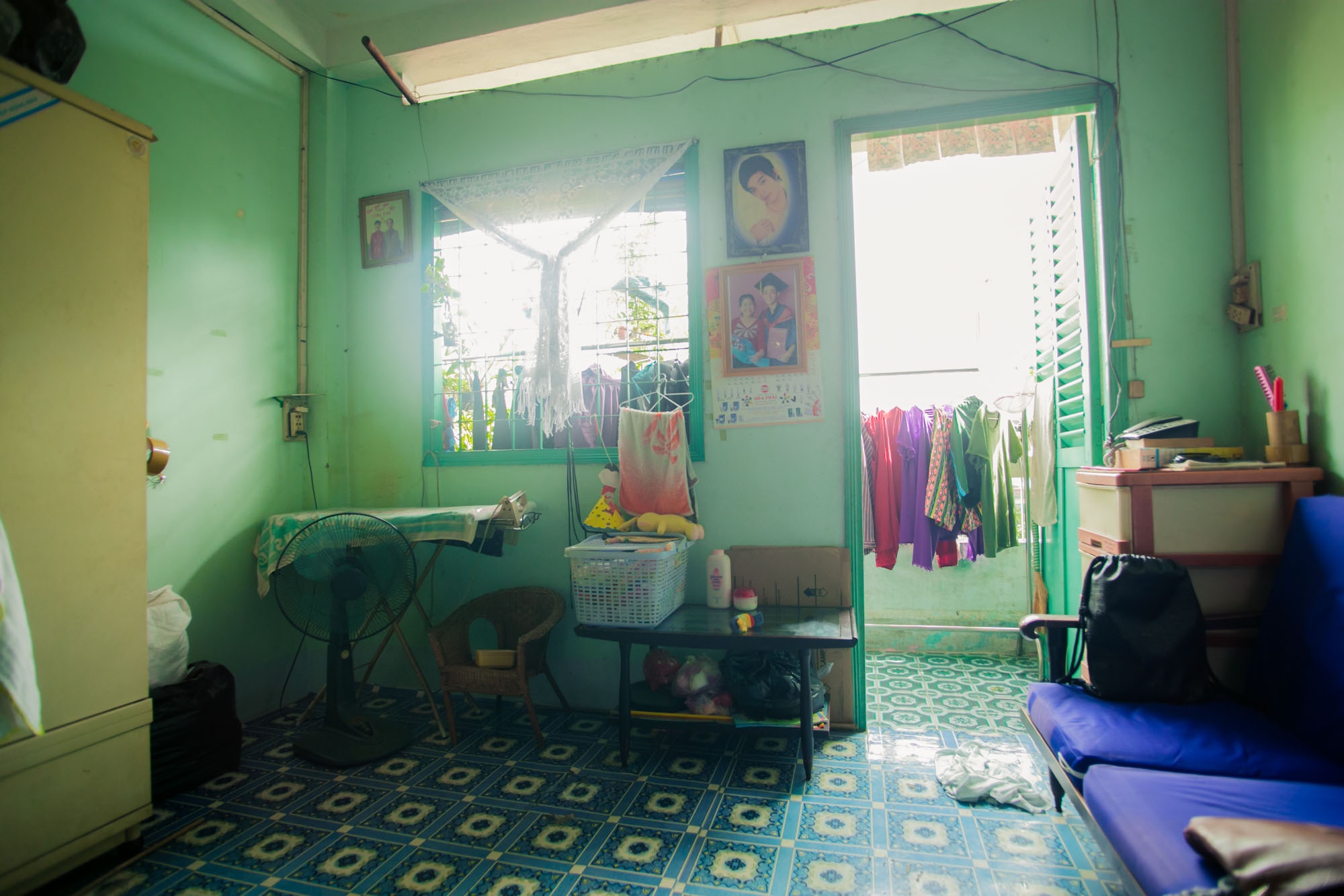 Căn nhà của Diễm Trinh nằm trên tầng 4 của một chung cư cũ tại quận 5.