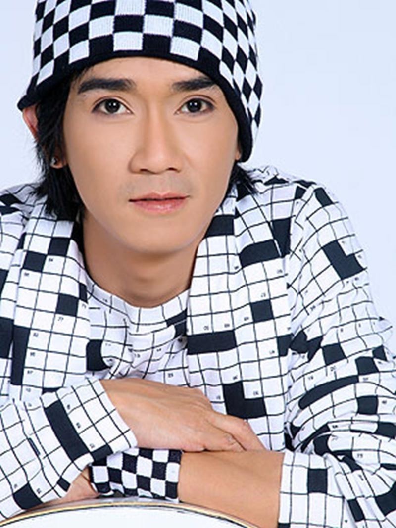 Giọng hát Minh Thuận hợp với các bản tình ca ballad, buồn, êm dịu, nhẹ nhàng.