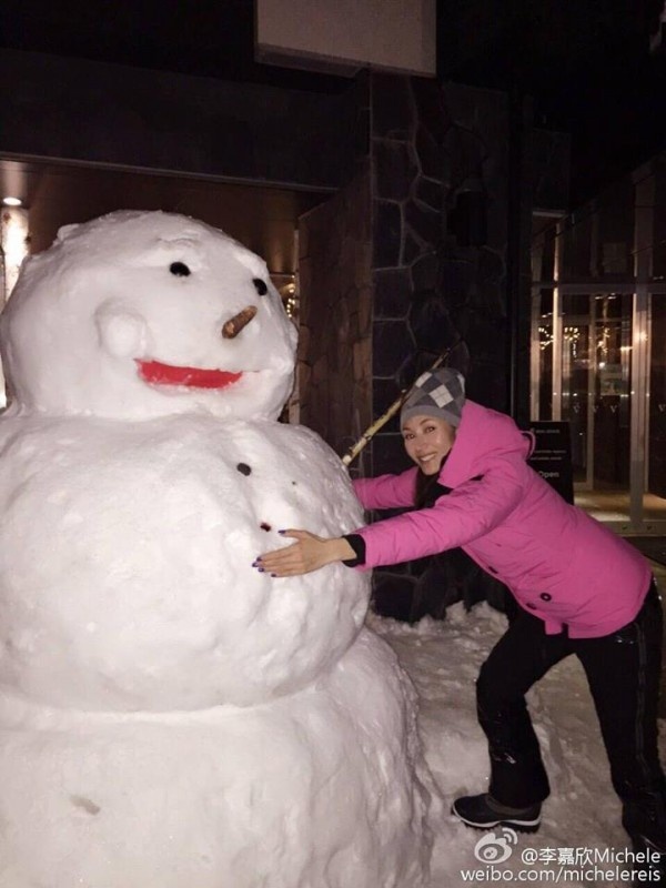  Hình ảnh vui chơi dịp Giáng Sinh, Lý Gia Hân vừa chia sẻ với các fan.