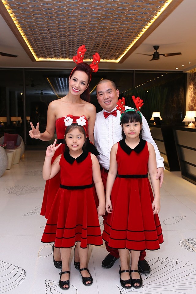 Gia đình Thúy Hạnh, Minh Khang và 2 cô con gái xinh xắn, đáng yêu.