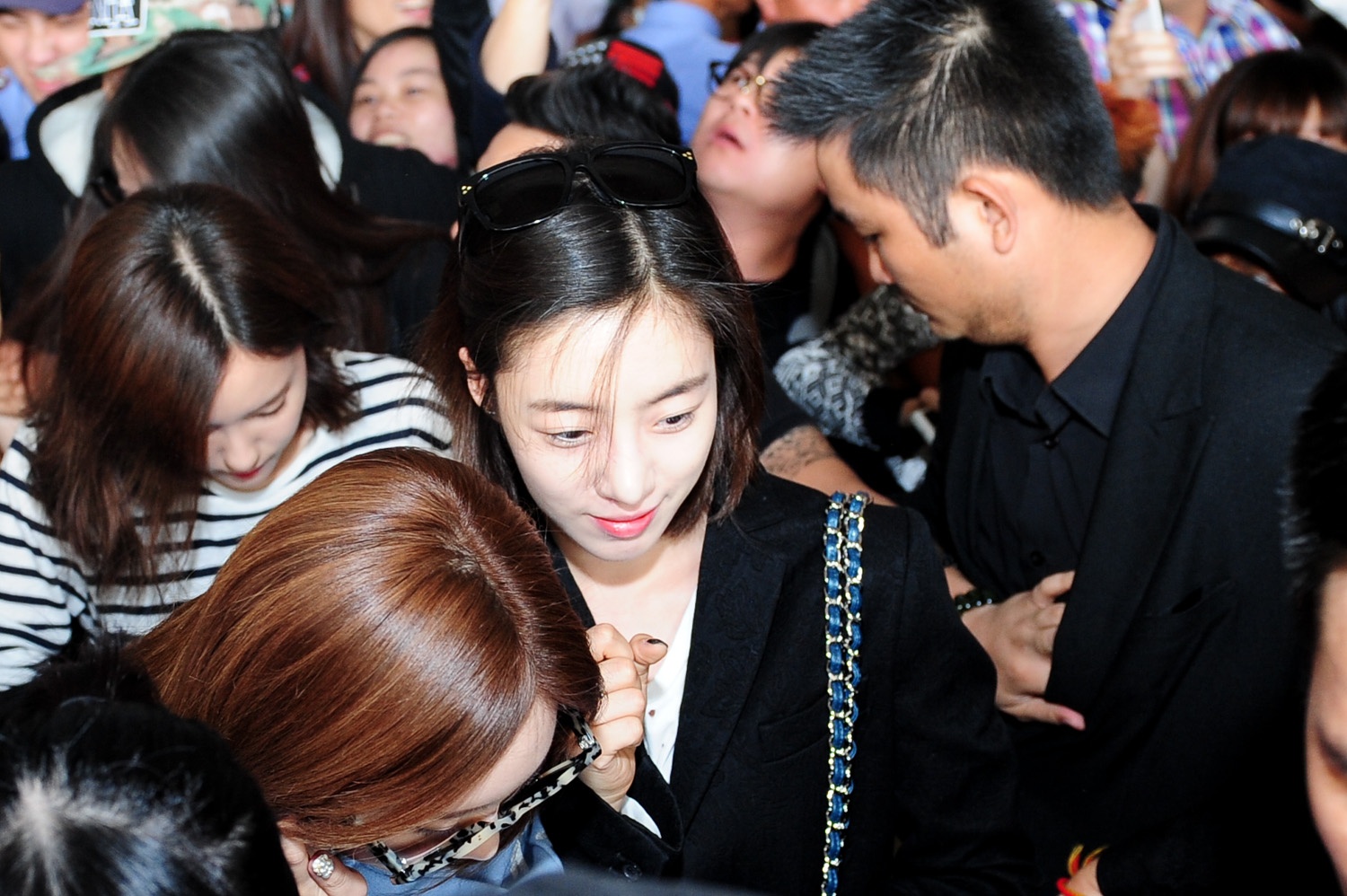 T-ara di cong thuong, khien san bay Sai Gon nao loan hinh anh