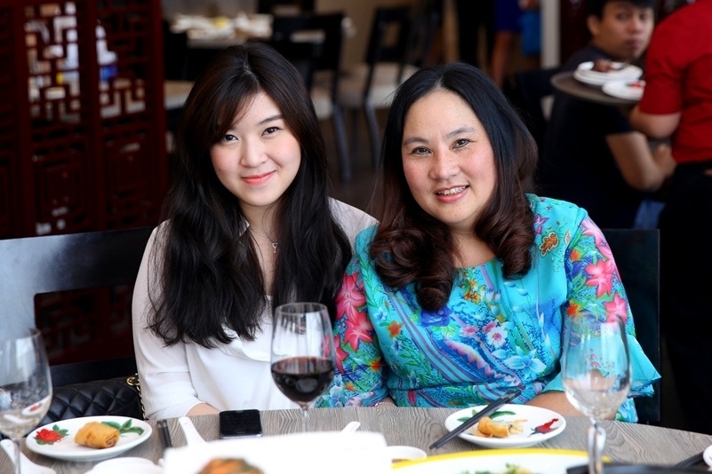 Mẹ và em gái Wanbi.