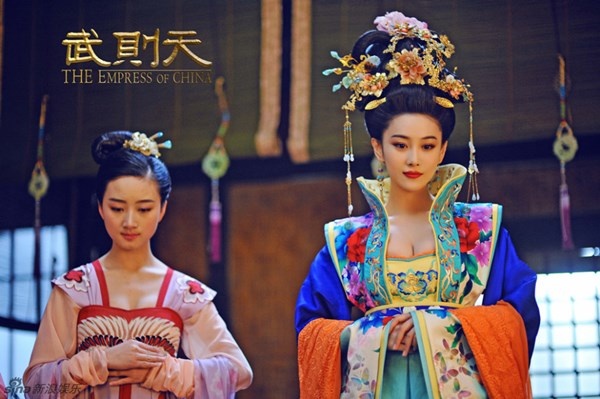 Không cam lòng, Tiêu Thục Phi đã bắt tay cùng Vương hoàng hậu lập kế hoạch chiếm lại tình cảm của bậc đế vương.