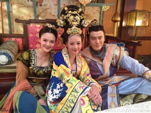 Châu Hải My luôn vui tươi, rạng rỡ trên phim trường.