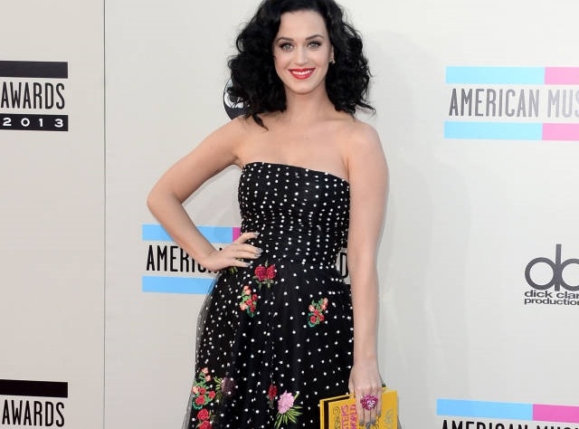 5 quy tac vang cho trang phuc du tiec hinh anh