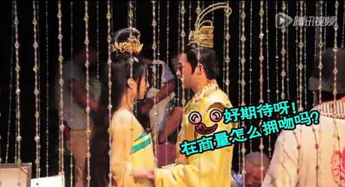  Phạm Băng Băng và Lý Trị Đình bàn bạc trước khi thực hiện cảnh hôn.    