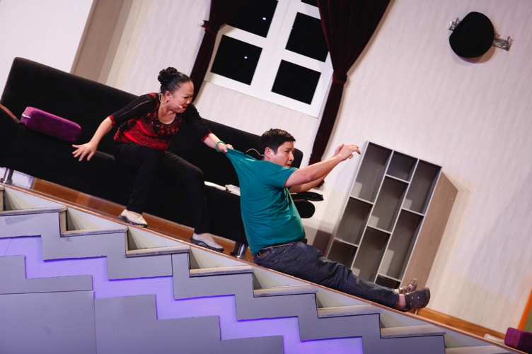 Chi Trung vat va dong canh bi bat gap len lut hen ho hinh anh