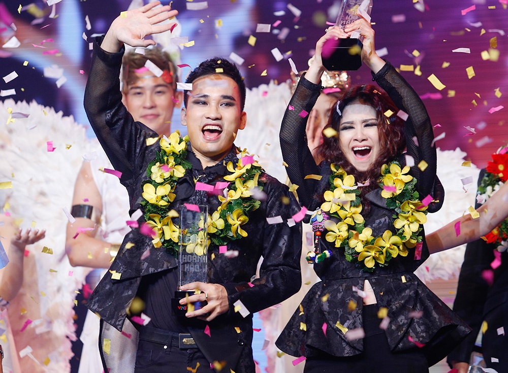 Hoang Yen - Ha Duy dang quang Cap doi hoan hao hinh anh