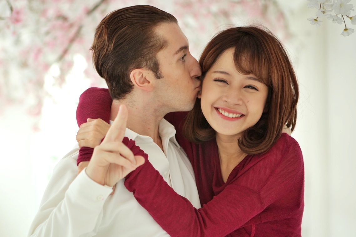 Chi Pu cuoi tit mat khi duoc ban nhay Tay hon ma hinh anh