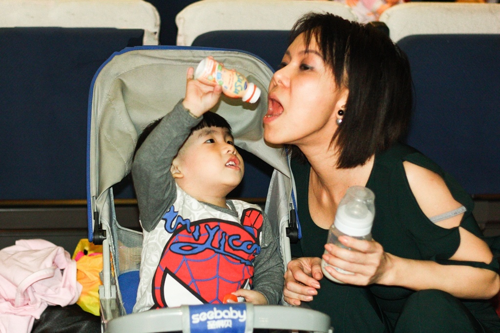 Viet Huong lam xau de choc gheo chau trai hinh anh