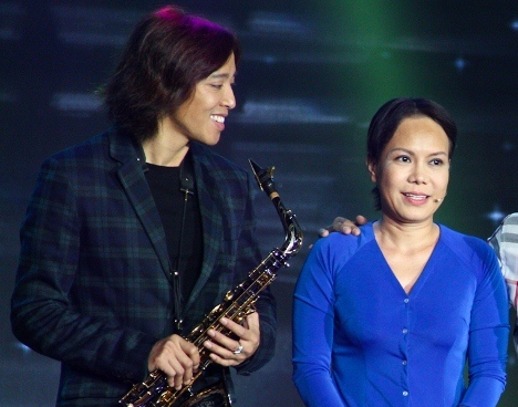 Viet Huong lan dau gioi thieu chong tren truyen hinh hinh anh