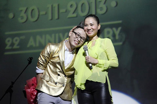 Thu Minh, Truc Nhan hat chung san khau sau hieu lam hinh anh