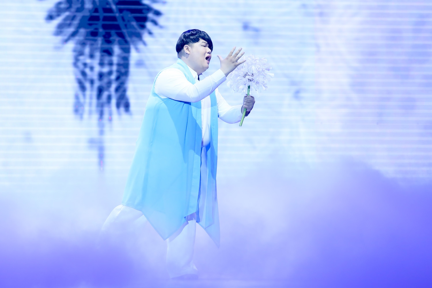 Vuong Khang nhay tren nen nhac 'Chac ai do se ve' hinh anh