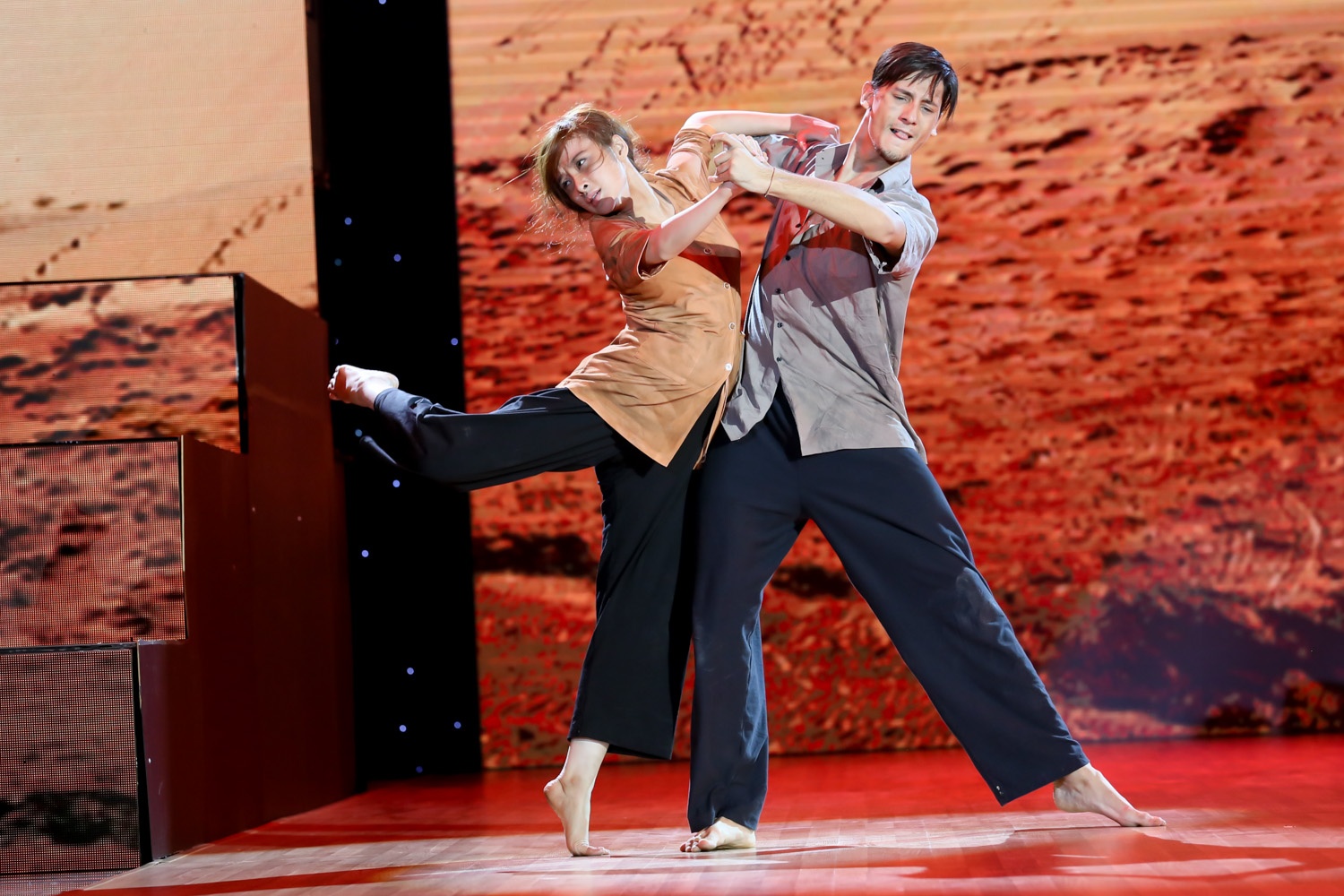 Angela Phuong Trinh dang cap voi 'Ao lua Ha Dong' hinh anh