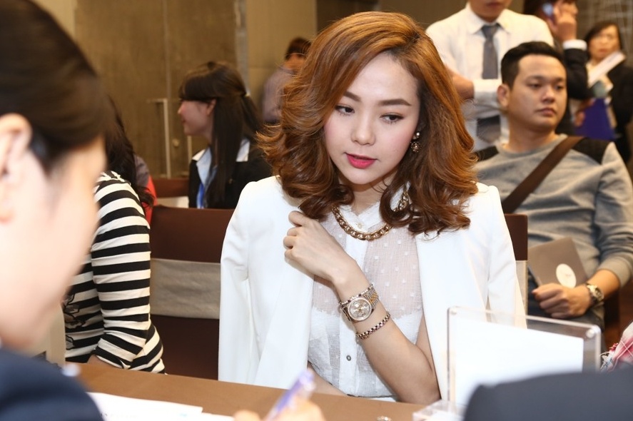 Minh Hang tau can ho hon 2 ty cho em trai hinh anh