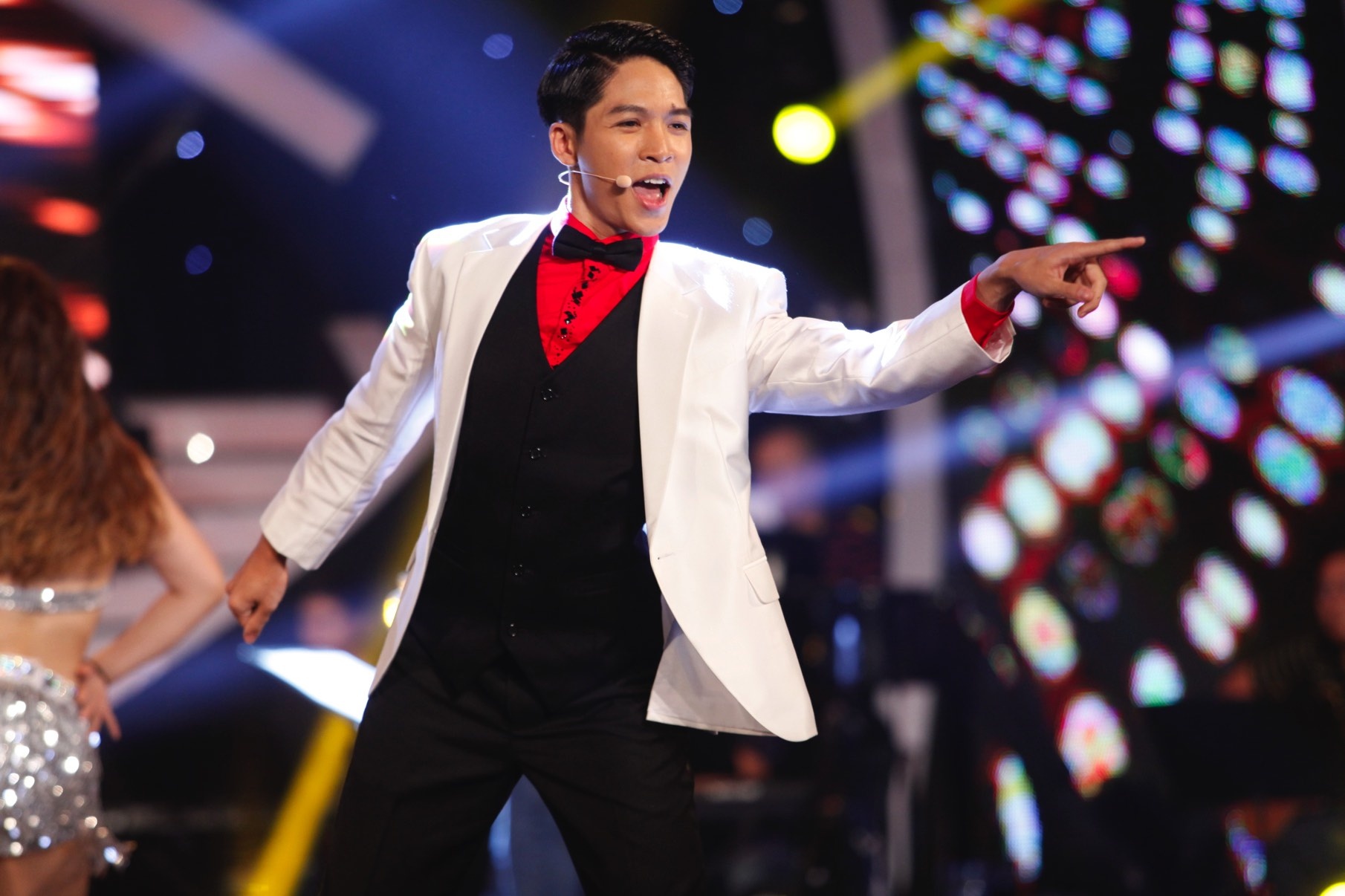 Quoc Bao trinh dien Broadway hinh anh