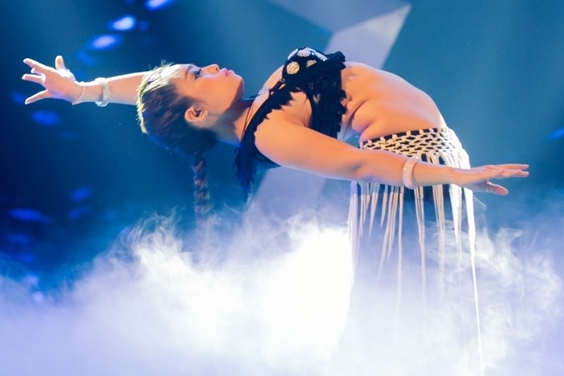 Co gai lai khien Huy Tuan say dam hinh anh