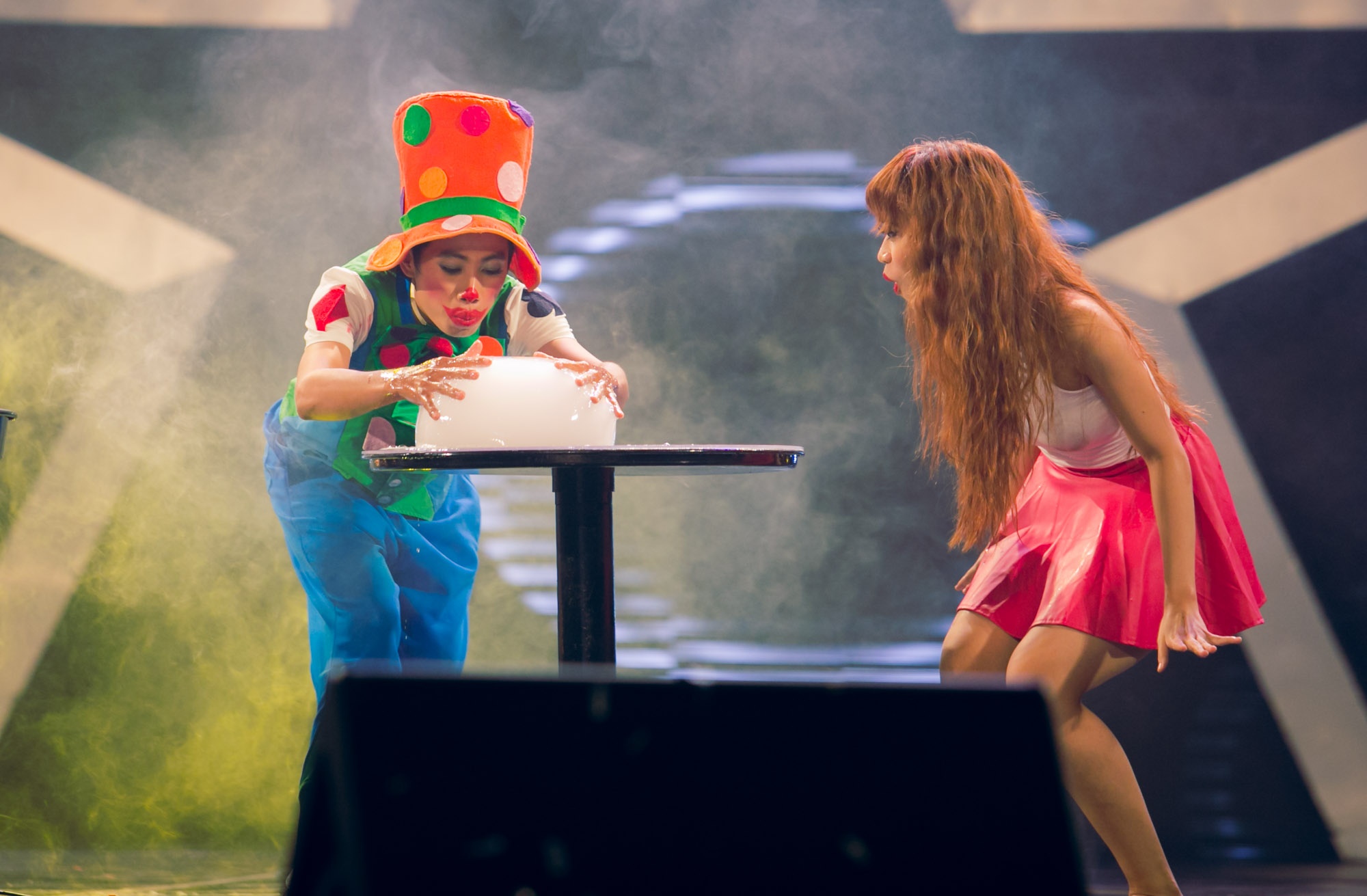 Nguyen Van Ky trinh dien nghe thuat bong bong xa phong hinh anh