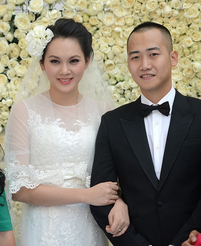 Ngọc Thạch và chồng đại gia đã cùng nhau đón nhận tin vui khi trong năm 2015 này sẽ có thêm một thiên thần nhỏ sẽ đến với tổ ấm của 2 vợ chồng.