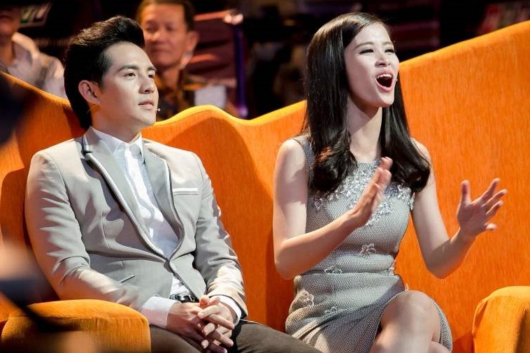 Dong Nhi phan khich khi xem ban sao trinh dien hinh anh