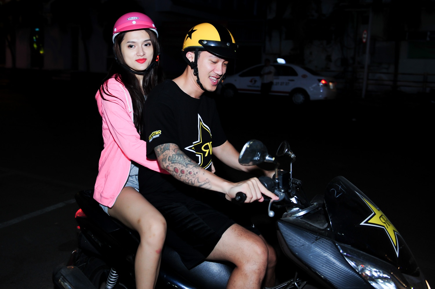 Huong Giang Idol duoc ban trai dua don bang xe may hinh anh