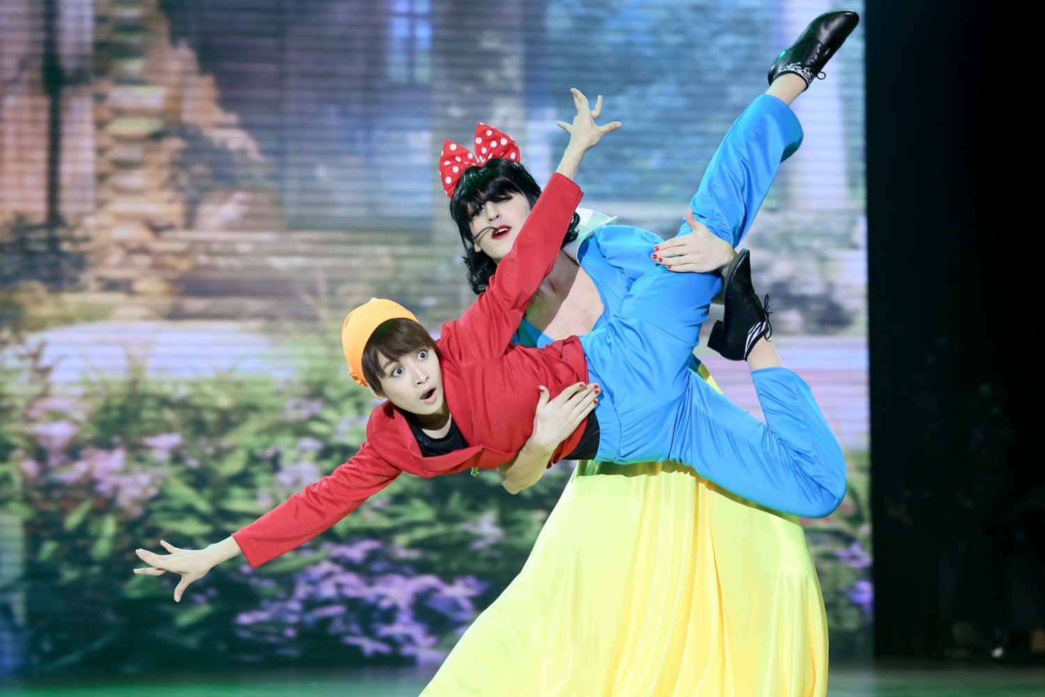 Chi Pu gia trai, lam chu lun cua Bach Tuyet hinh anh