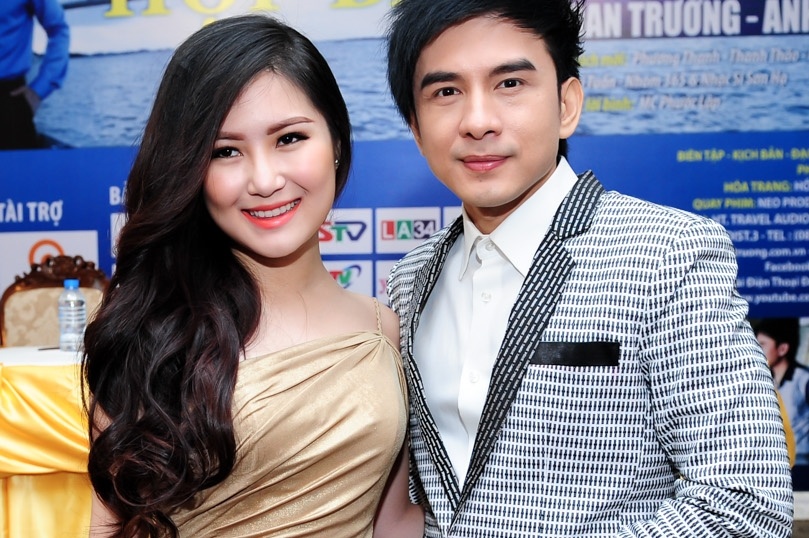 Huong Tram lo hinh xam khi den chuc mung Dan Truong hinh anh