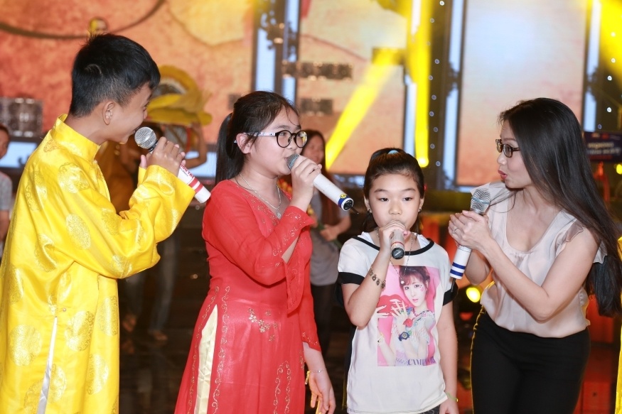 Cam Ly tai ngo dan hoc tro cung The Voice Kids hinh anh