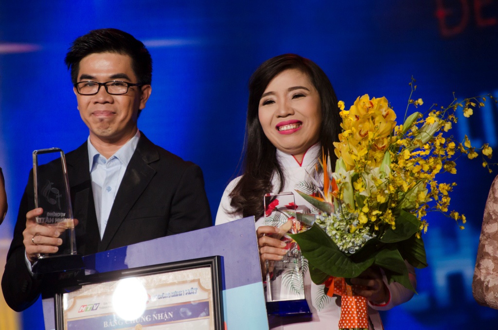 Cap doi ngan hang chien thang  'Vo chong minh hat' hinh anh