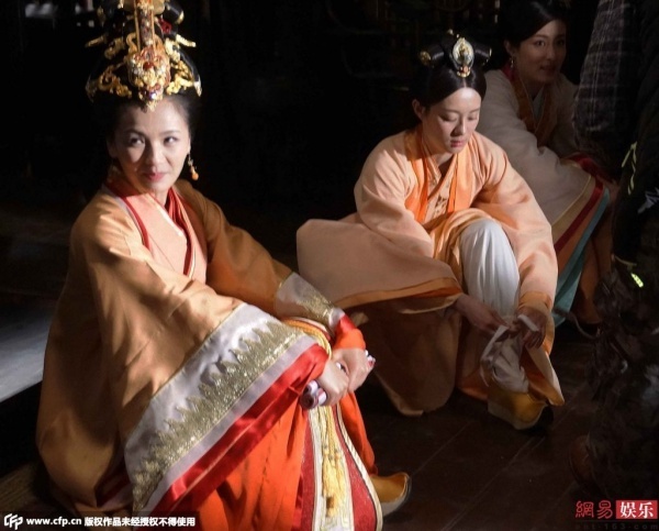 Ton Le bi chi trich vi ep nhan vien quy xuong bop chan hinh anh