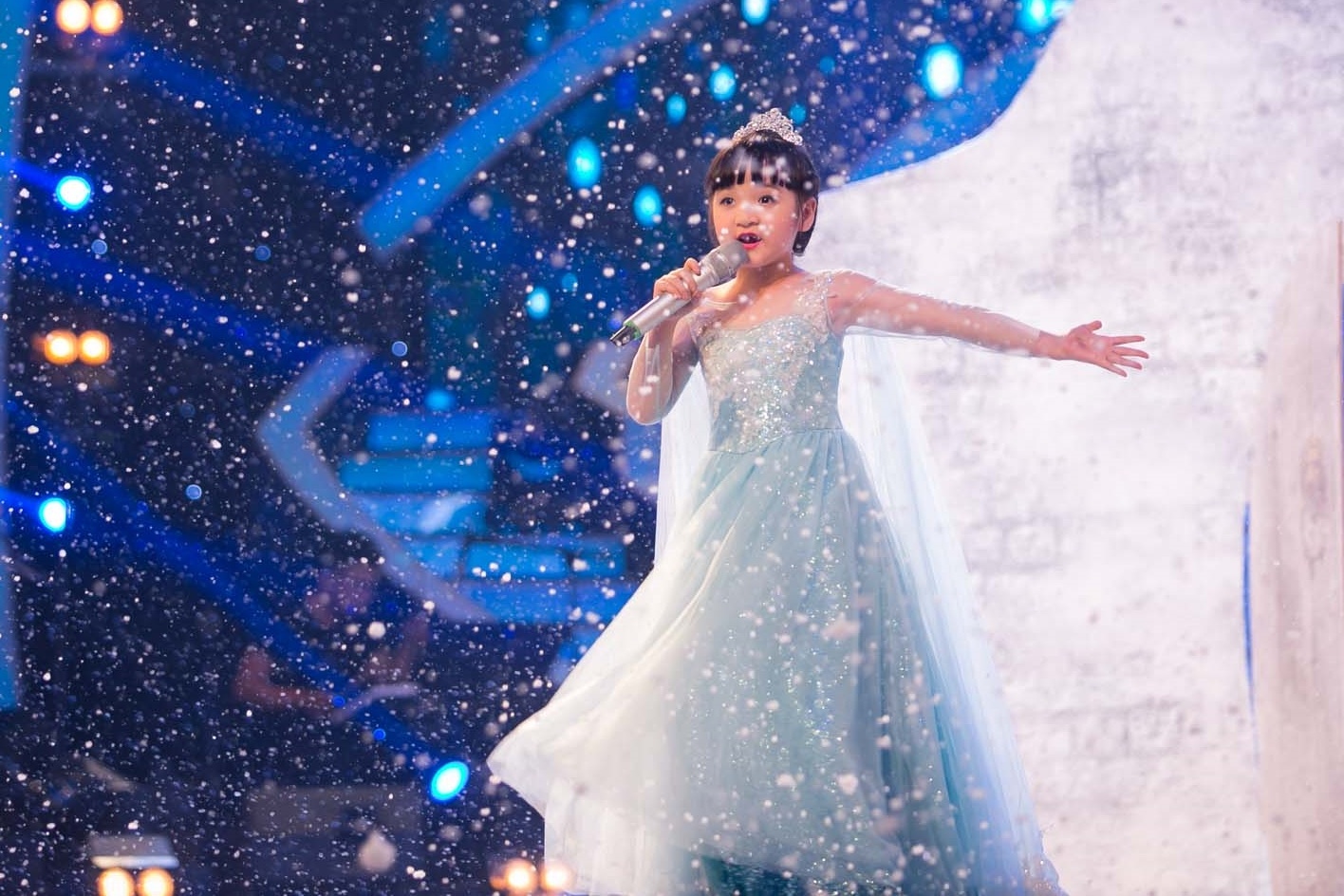 Bich Ngoc hat nhac phim 'Frozen' hinh anh