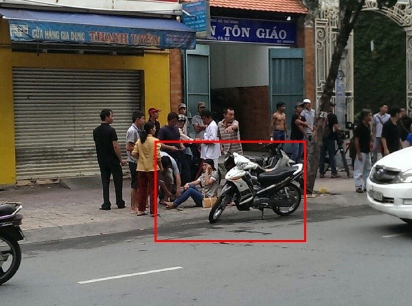 Trả lời báo chí, chân dài thừa nhận cô gây ra tai nạn và một số người trong ê-kíp của Thanh Hằng đã đưa nạn nhân đến bệnh viện, đồng thời không muốn sự việc rùm beng trên báo chí. Việc cho rằng mình chỉ hé mở cửa và cô gái trẻ là người đâm sầm vào cùng cách hành xử của Thanh Hằng với nạn nhân hiện vẫn đang gây tranh cãi với nhiều người. 