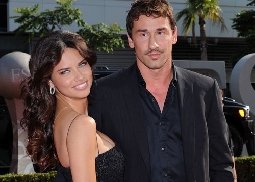 Nhung ngoi sao cuoi vao ngay le tinh nhan hinh anh