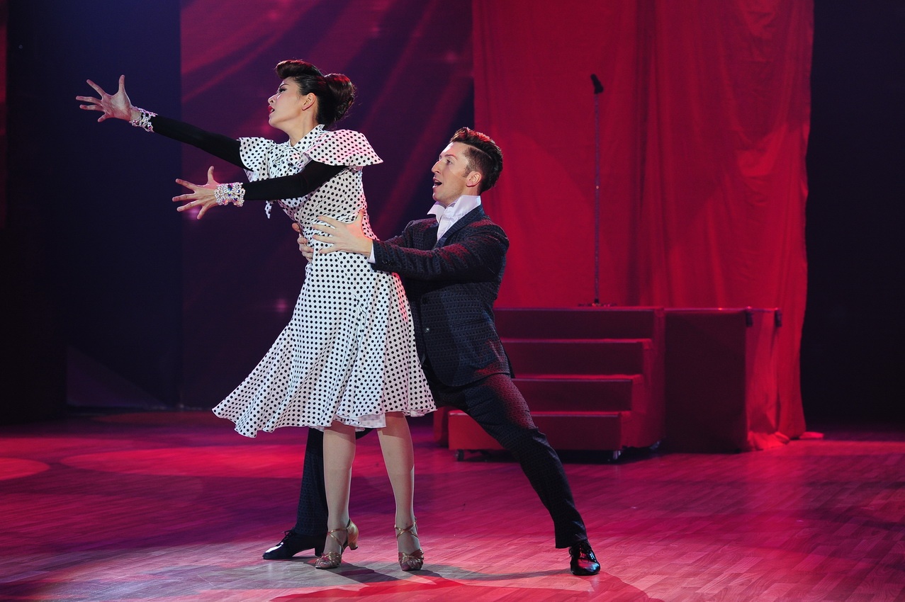 Sau đêm thi thành công tuần trước, tuần này, Chi Pu và Georgi trở thành Deena Jones và ông bầu Curtis của thập niên 60 trong vở nhạc kịch Dream girl. Sử dụng điệu Rumba và Chachacha, câu chuyện được kể khi Deena Jones được chọn làm ca sĩ hát chính và sau đó trở thành người tình mới của ông bầu. Trong bài nhảy này, Chi Pu một lần nữa khéo léo khoe khả năng diễn xuất của mình khi thể hiện 2 tính cách hoàn toàn khác nhau từ cô gái rụt rè, hoài nghi bản thân cho đến ngôi sao sáng trên sàn diễn. 