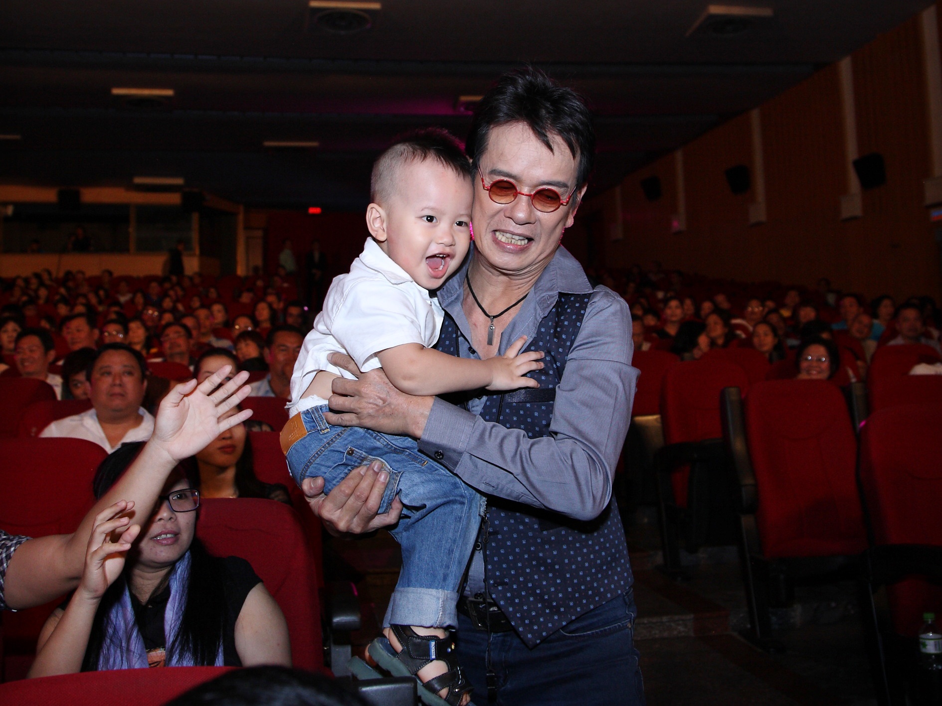 Duc Huy hanh phuc khi duoc con trai 2 tuoi co vu hinh anh