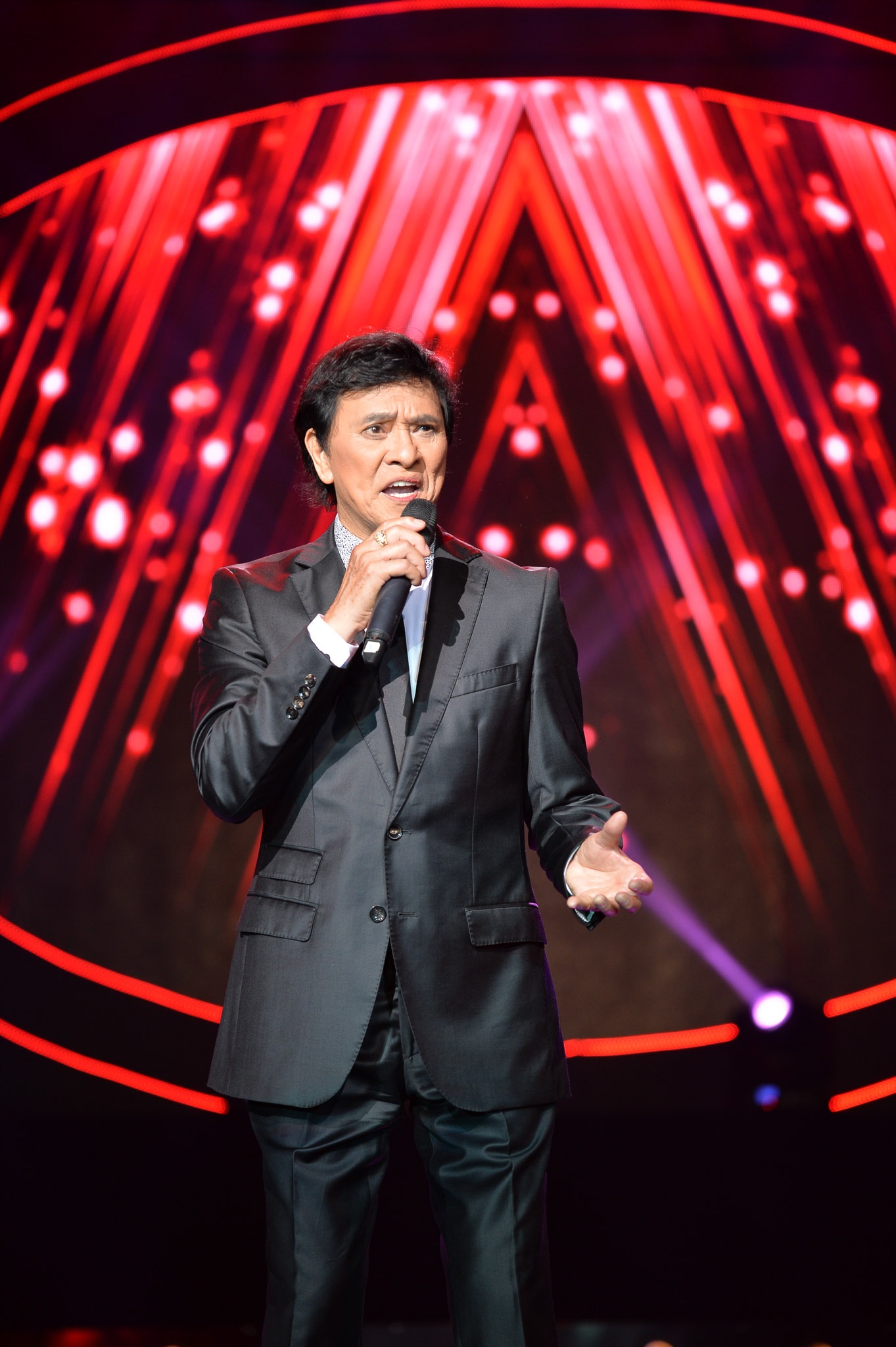 Ca sĩ Anh Khoa thể hiện hai ca khúc mà anh rất được khán giả yêu thích là How can I tell her và Bài không tên cuối cùng. Tình ca chưa bao giờ là già cỗi với người yêu nhạc, khi mỗi lần đến với Sol Vàng, người nghe lại thấy các bài hát bất hủ ấy khoác lên mình dáng vẻ của hòa âm mới, giọng ca với tâm thế thể hiện đương thời.