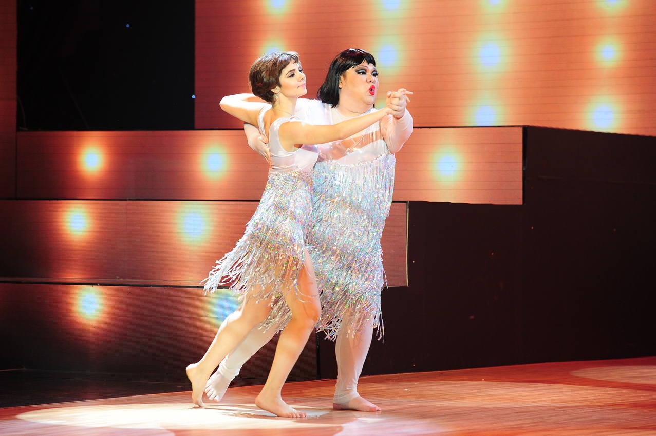 Vuong Khang gia gai nhay cung Anna hinh anh