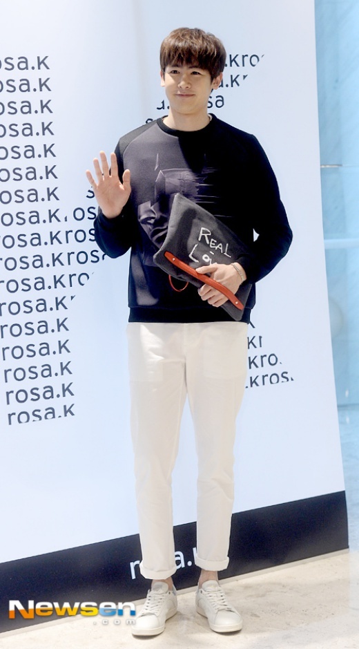 Nichkhun đã xuất hiện trong sự kiên với hình ảnh khiến nhiều người giật mình. 