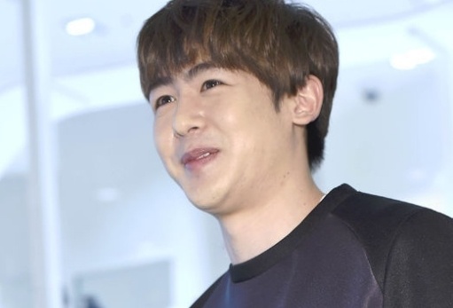 Nichkhun gay that vong vi beo hinh anh